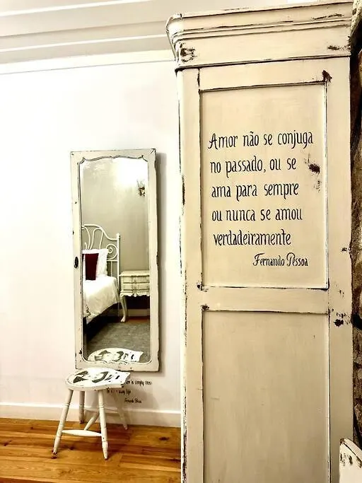 Kitsch Corner Paradise I Lisbon